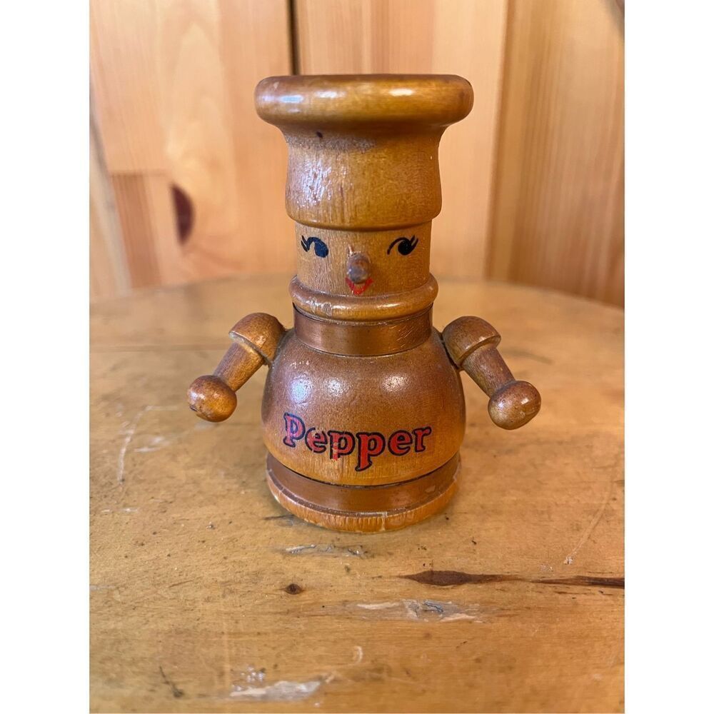 Vintage Wood Robot Pepper Shaker Made in Japan Mid Century Cork Bottom (6839)